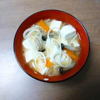 素麺とシメジと豆腐の味噌汁